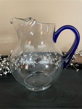 Libbey Bravura Clear Glass Blown Pitcher with Cobalt Blue Handle - 88 oz.